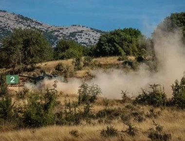 Ημερήσιες και νυχτερινές βολές οπλικών συστημάτων σε ρεαλιστικές συνθήκες στην εκπαίδευση του στρατού